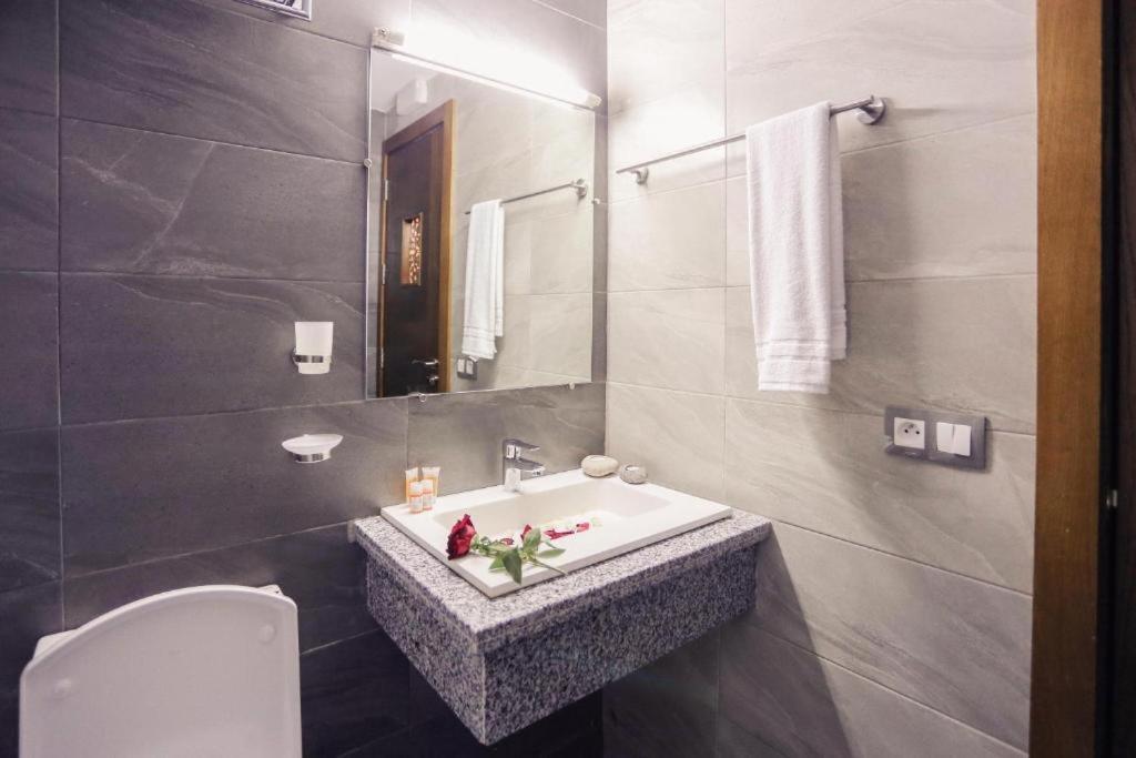 Hotel Makarim Tétouan Luaran gambar
